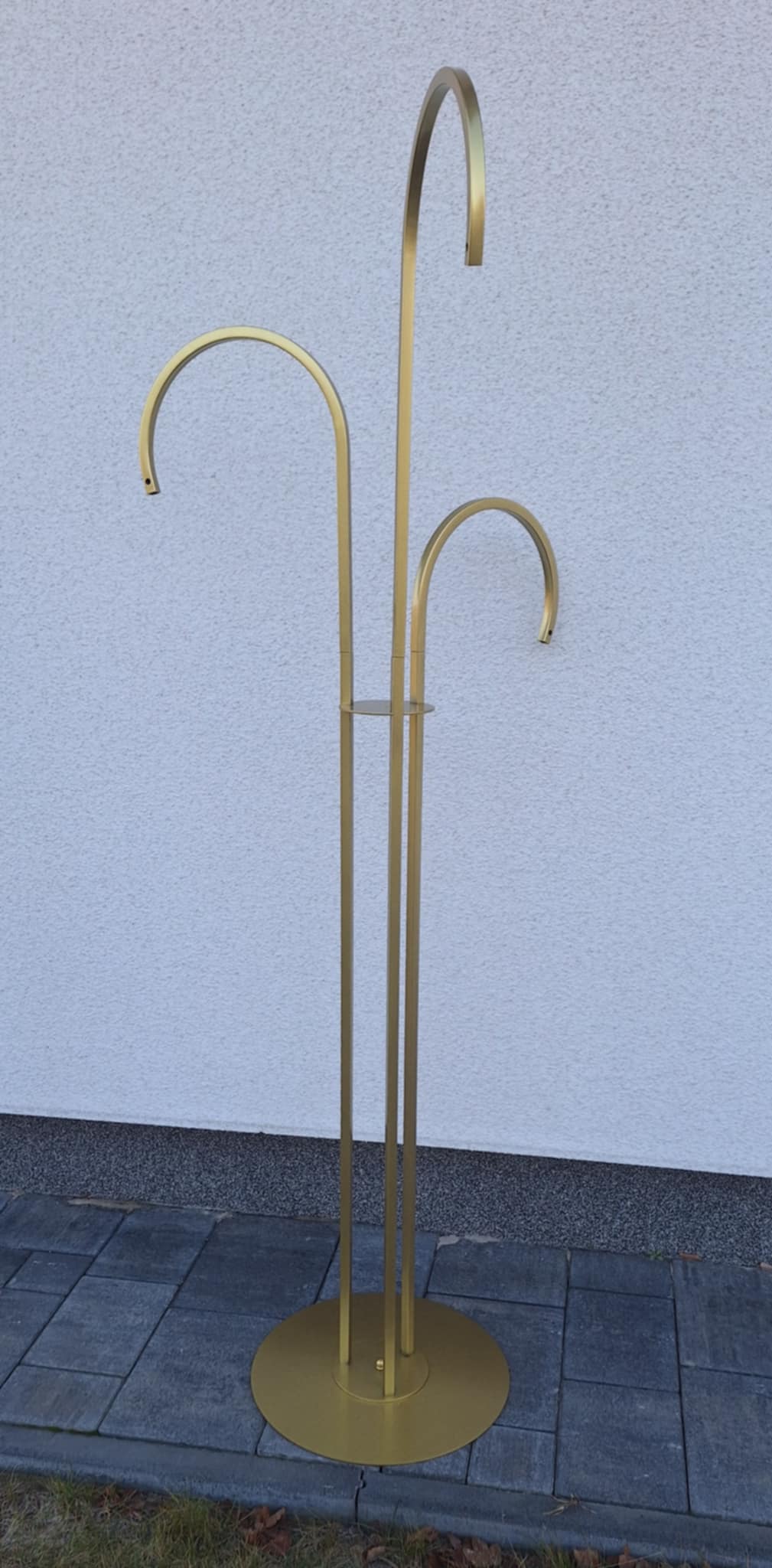 Stojak na żyrandole i kompozycje kwiatowe